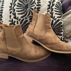 SEVEN7 Oakwood Suede Chelsea Boots 🐻